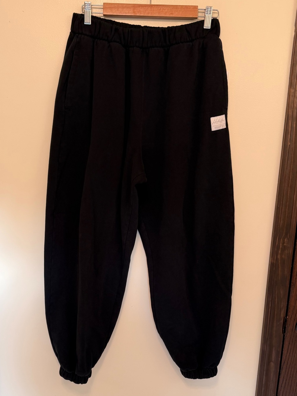 Hollister Black High Waisted Adjustable Rise Elastic-Waist Joggers